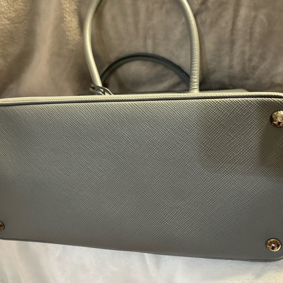 Prada - Picture 7 of 17